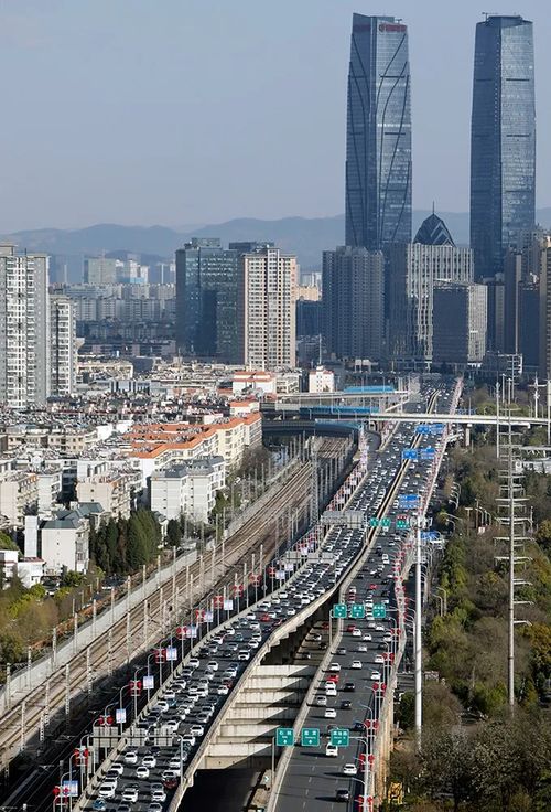 昆明眾多樓盤降價促銷,但這個片區(qū)幾個樓盤價格堅(jiān)挺,均價超2萬